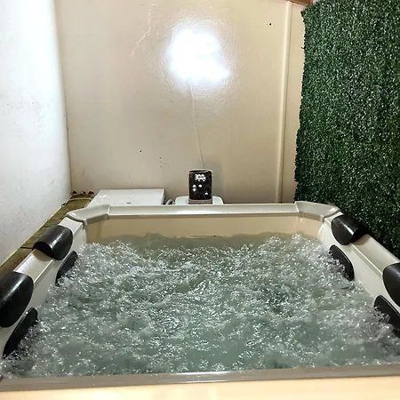 Loft Spa, Cour Arriere Privee Nyaraló Labruguière